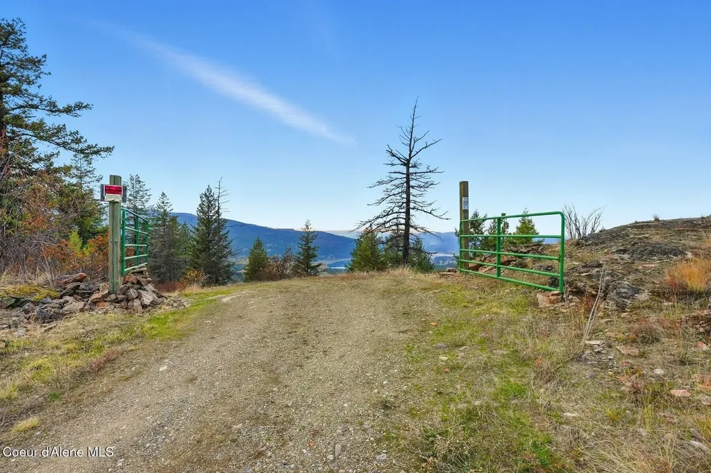 1149 E Dunromin Road Priest River ID 83856