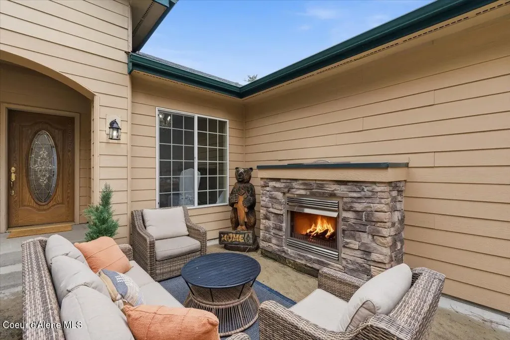 18321 W Rice Avenue Hauser ID 83854