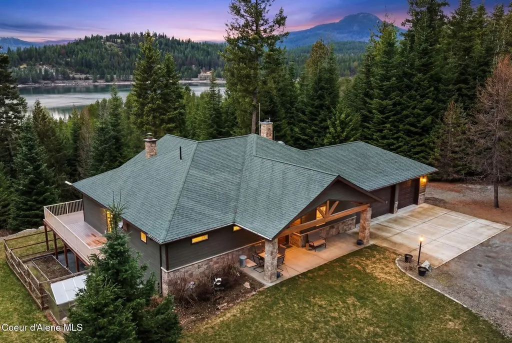 457 Gypsy Bay Road Sagle ID 83860