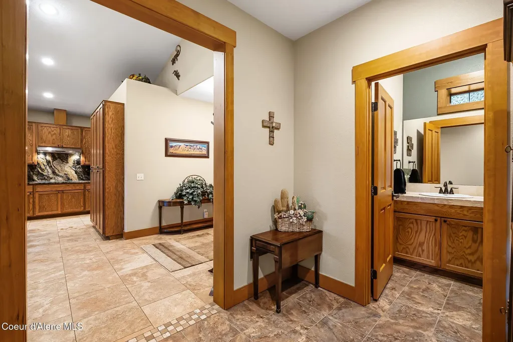 457 Gypsy Bay Road Sagle ID 83860