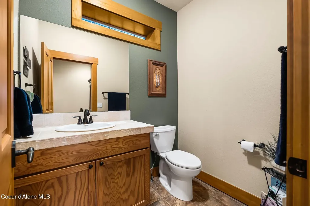 457 Gypsy Bay Road Sagle ID 83860