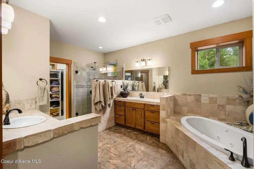 457 Gypsy Bay Road Sagle ID 83860