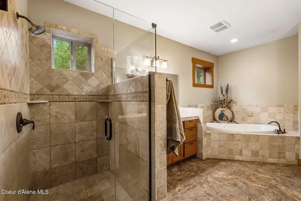 457 Gypsy Bay Road Sagle ID 83860
