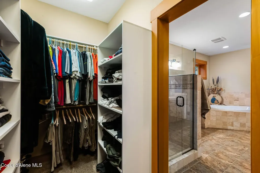 457 Gypsy Bay Road Sagle ID 83860