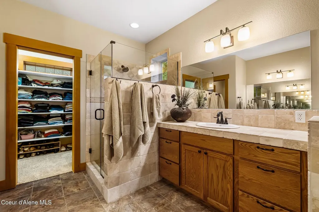 457 Gypsy Bay Road Sagle ID 83860