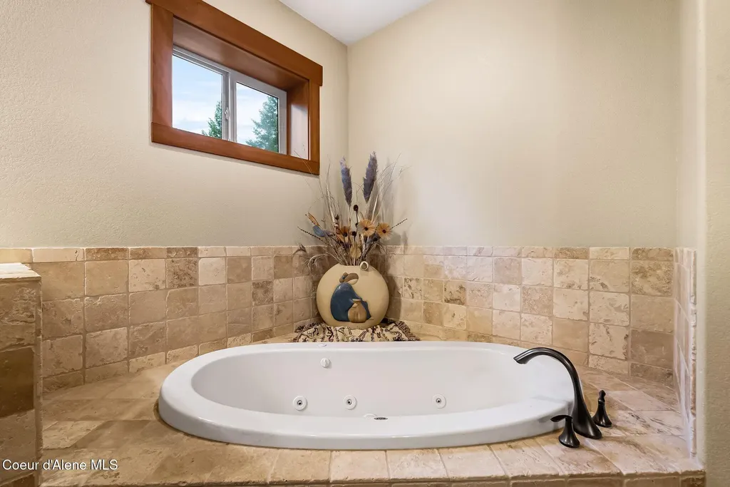 457 Gypsy Bay Road Sagle ID 83860