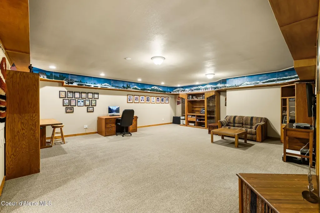 457 Gypsy Bay Road Sagle ID 83860