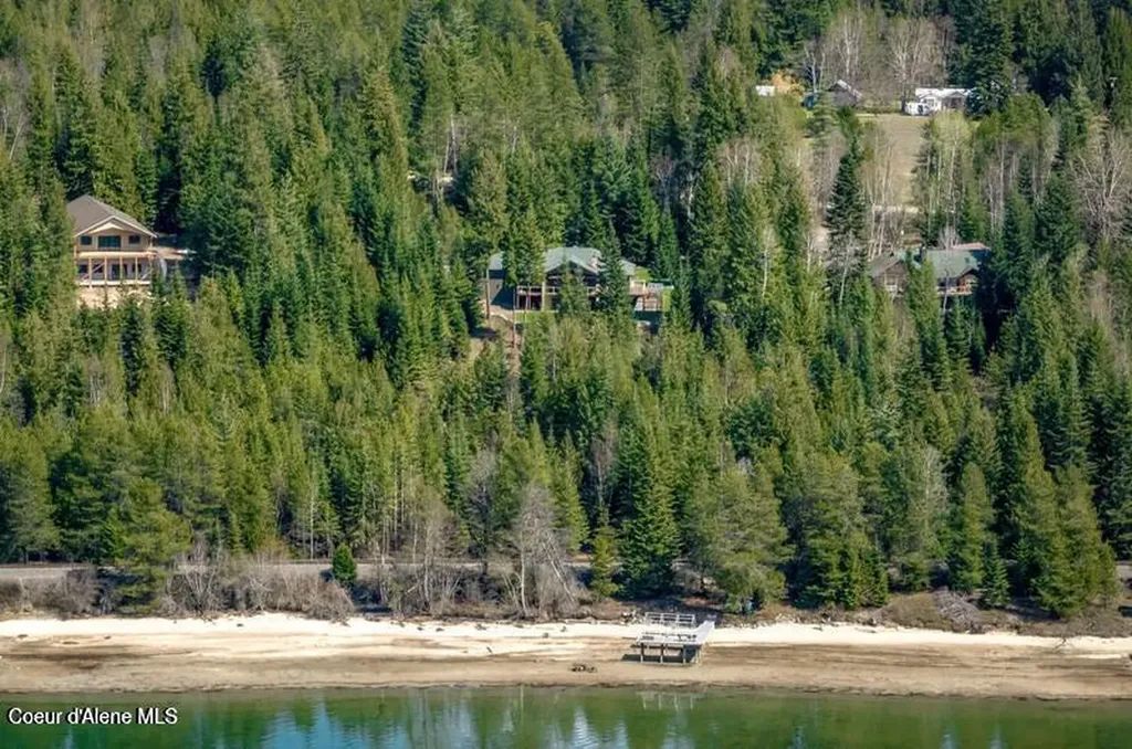 457 Gypsy Bay Road Sagle ID 83860