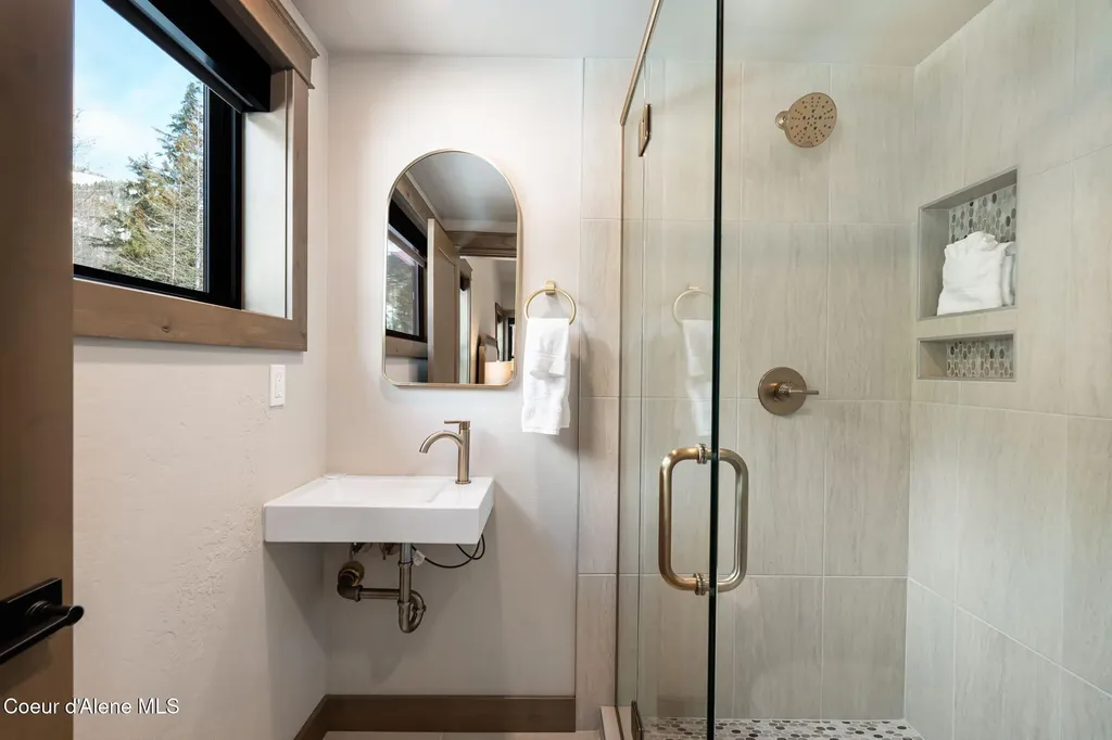 50 Olaf Court Sandpoint ID 83864