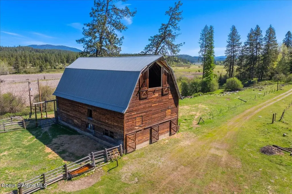 4610 Kelso Lake Road Athol ID 83801