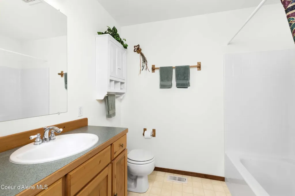 5565 Selle Road Sandpoint ID 83864
