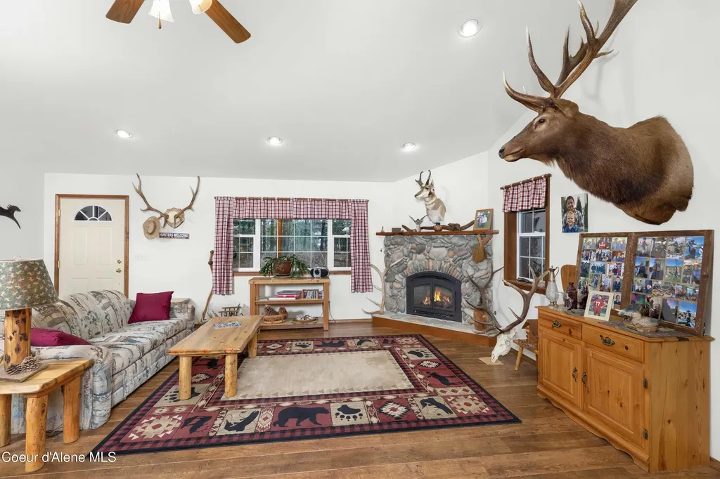 5565 Selle Road Sandpoint ID 83864