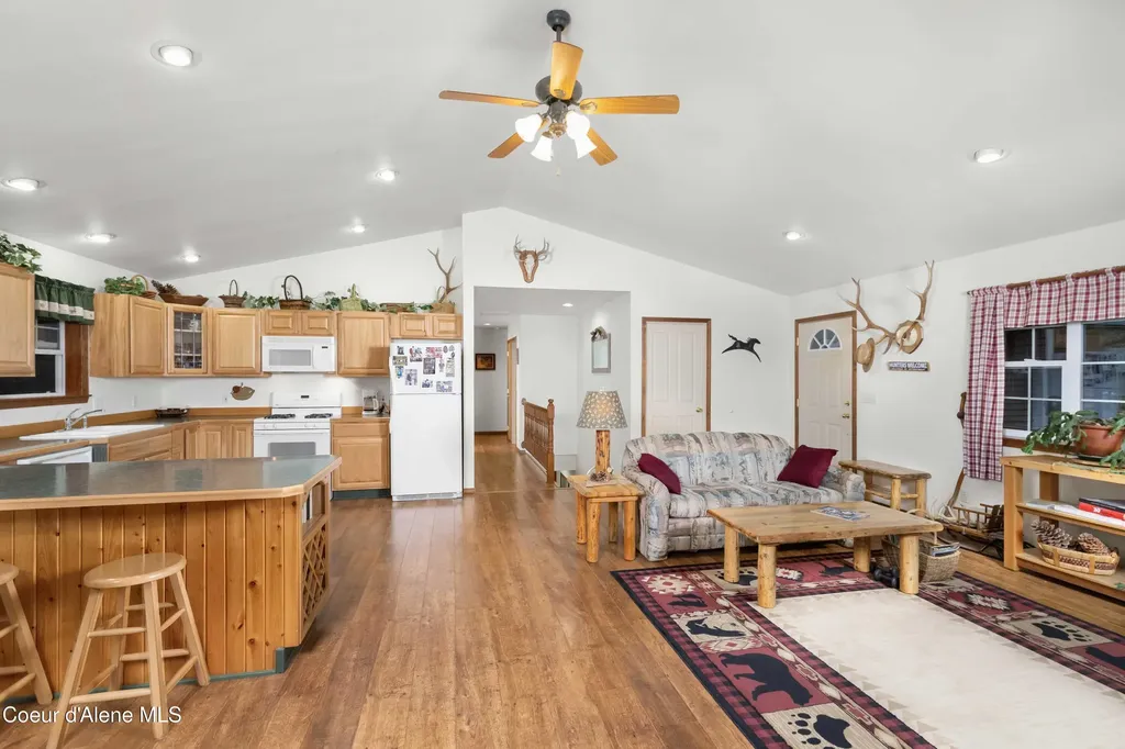 5565 Selle Road Sandpoint ID 83864