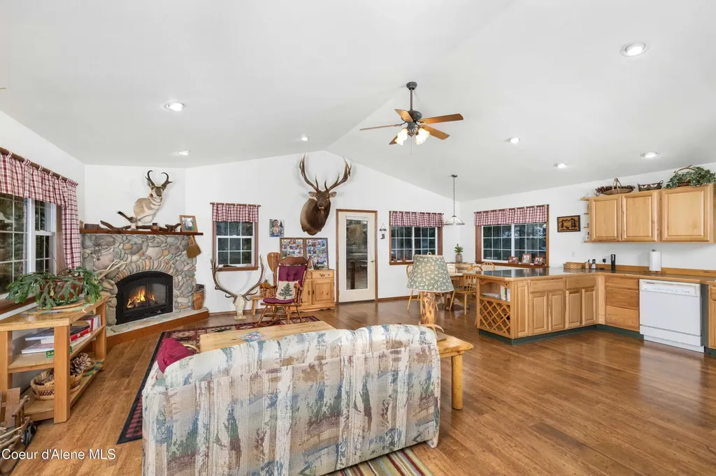 5565 Selle Road Sandpoint ID 83864