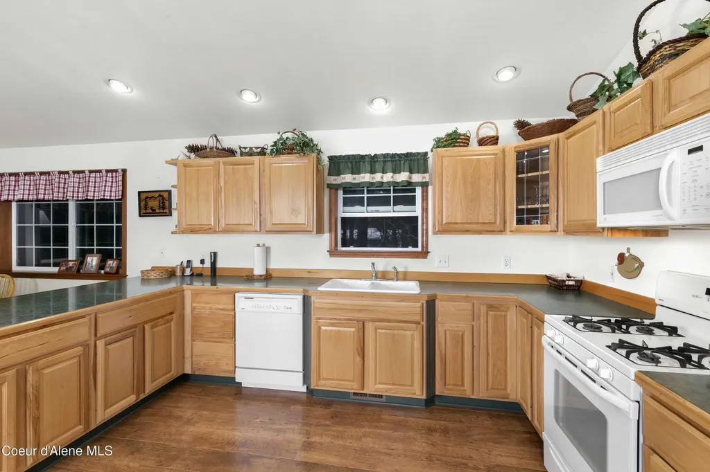 5565 Selle Road Sandpoint ID 83864
