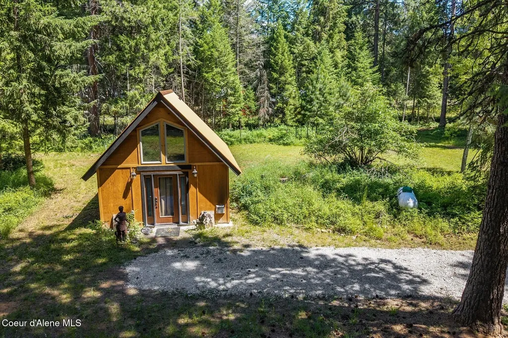 870 & 842 Samuels Road Sandpoint ID 83864