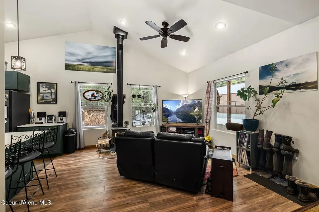 870 & 842 Samuels Road Sandpoint ID 83864