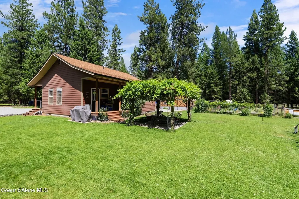 870 & 842 Samuels Road Sandpoint ID 83864