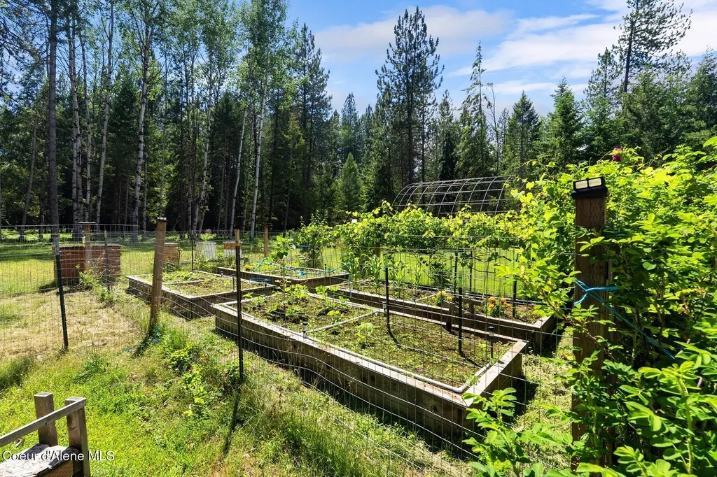 870 & 842 Samuels Road Sandpoint ID 83864