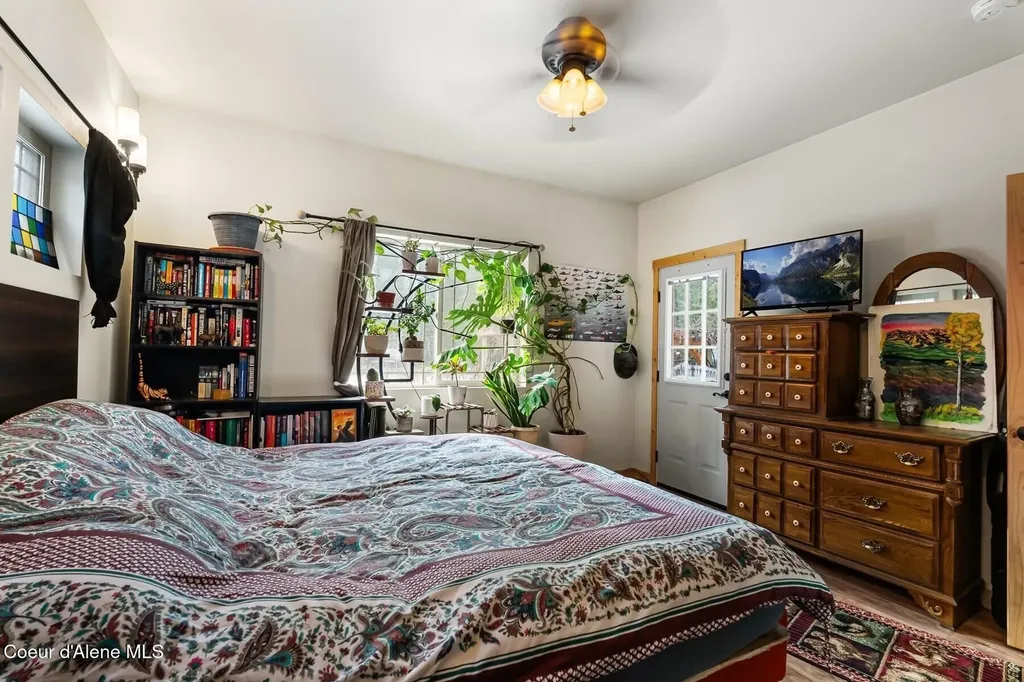 870 & 842 Samuels Road Sandpoint ID 83864