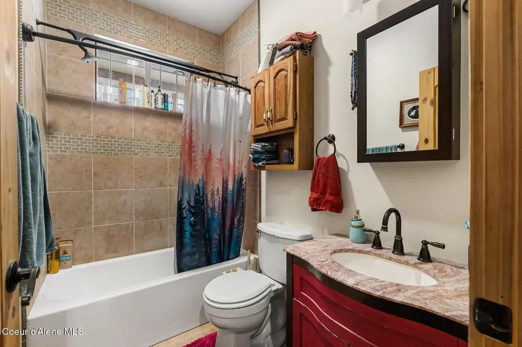 870 & 842 Samuels Road Sandpoint ID 83864