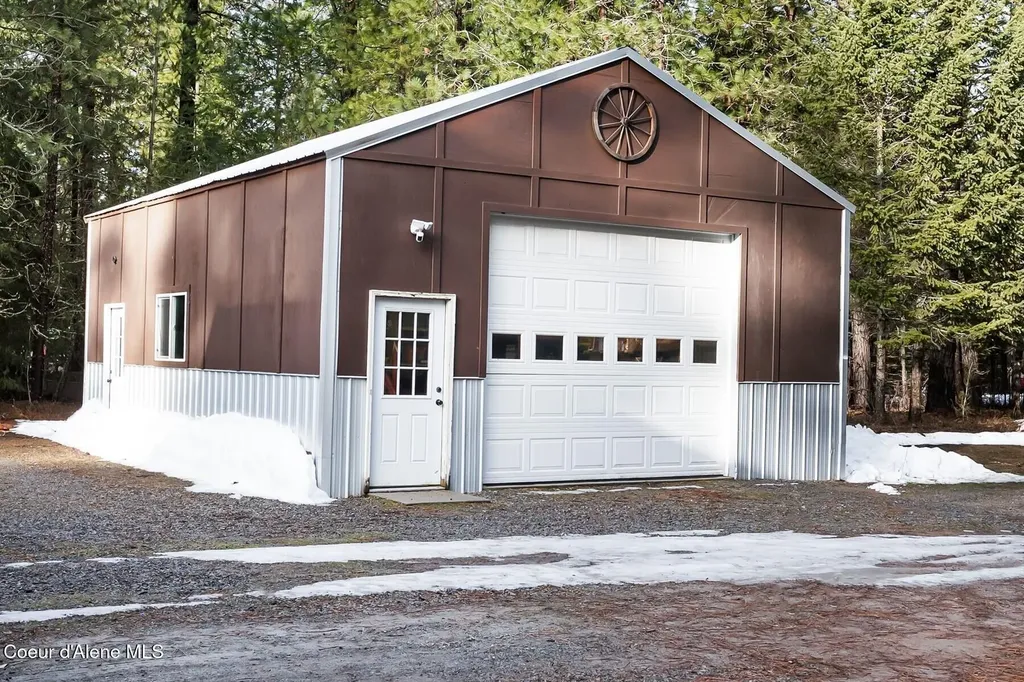 870 & 842 Samuels Road Sandpoint ID 83864