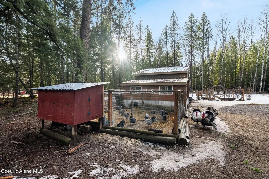 870 & 842 Samuels Road Sandpoint ID 83864
