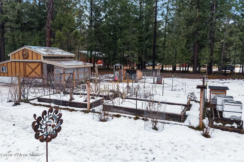 870 & 842 Samuels Road Sandpoint ID 83864