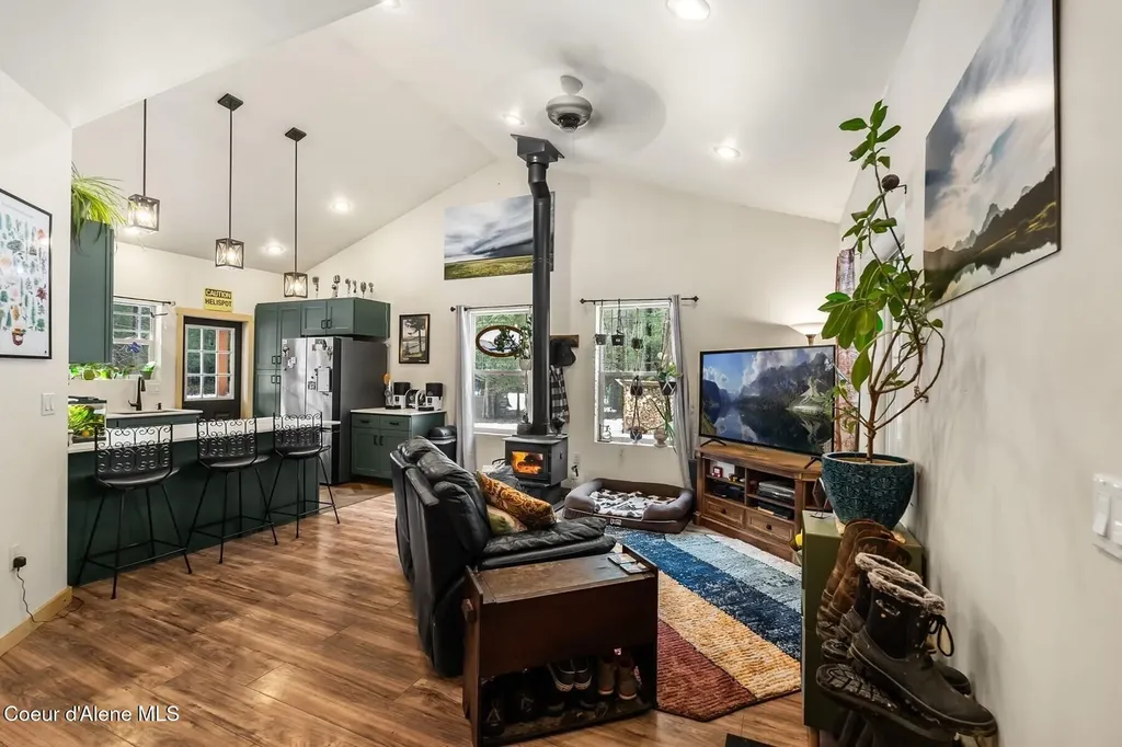 870 & 842 Samuels Road Sandpoint ID 83864