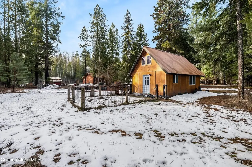 870 & 842 Samuels Road Sandpoint ID 83864