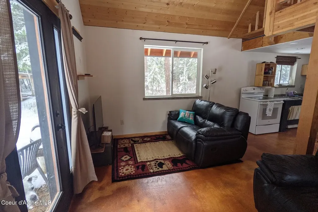 870 & 842 Samuels Road Sandpoint ID 83864