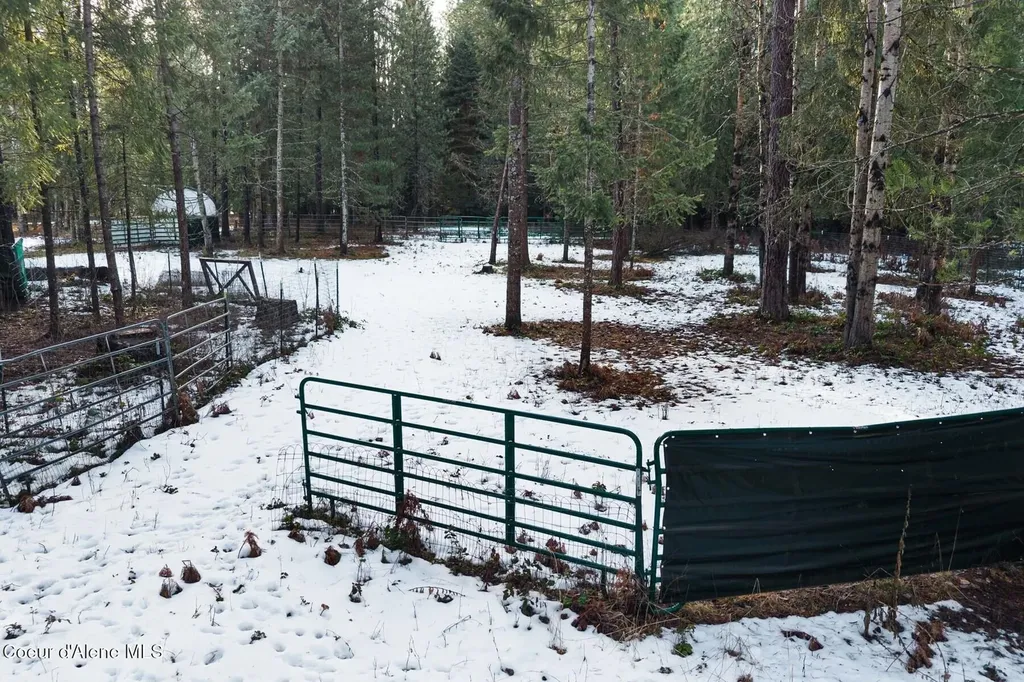 870 & 842 Samuels Road Sandpoint ID 83864