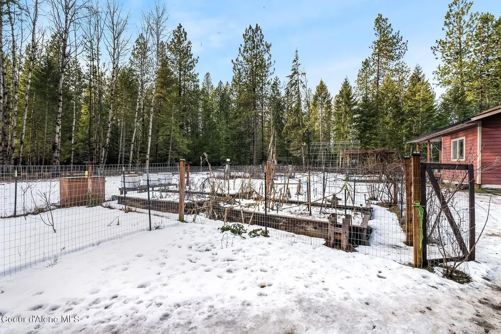 870 & 842 Samuels Road Sandpoint ID 83864
