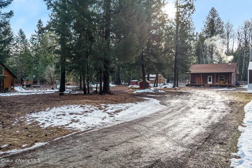 870 & 842 Samuels Road Sandpoint ID 83864