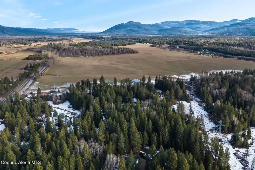 870 & 842 Samuels Road Sandpoint ID 83864
