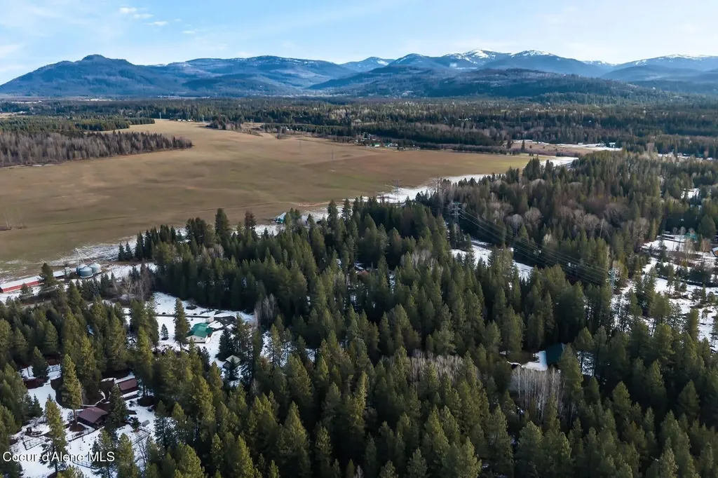 870 & 842 Samuels Road Sandpoint ID 83864