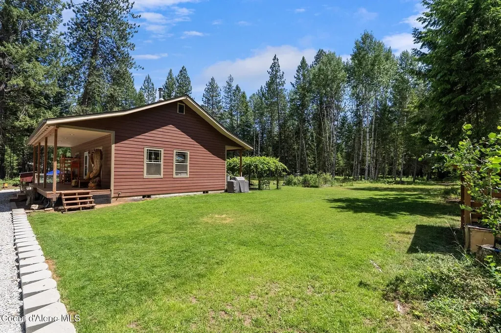 870 & 842 Samuels Road Sandpoint ID 83864