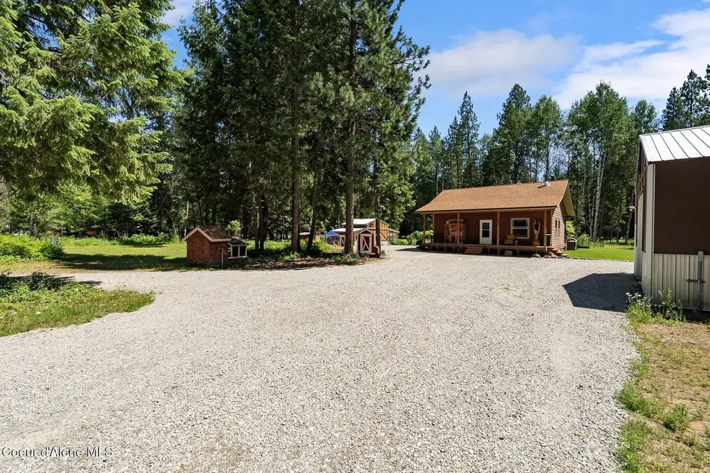 870 & 842 Samuels Road Sandpoint ID 83864