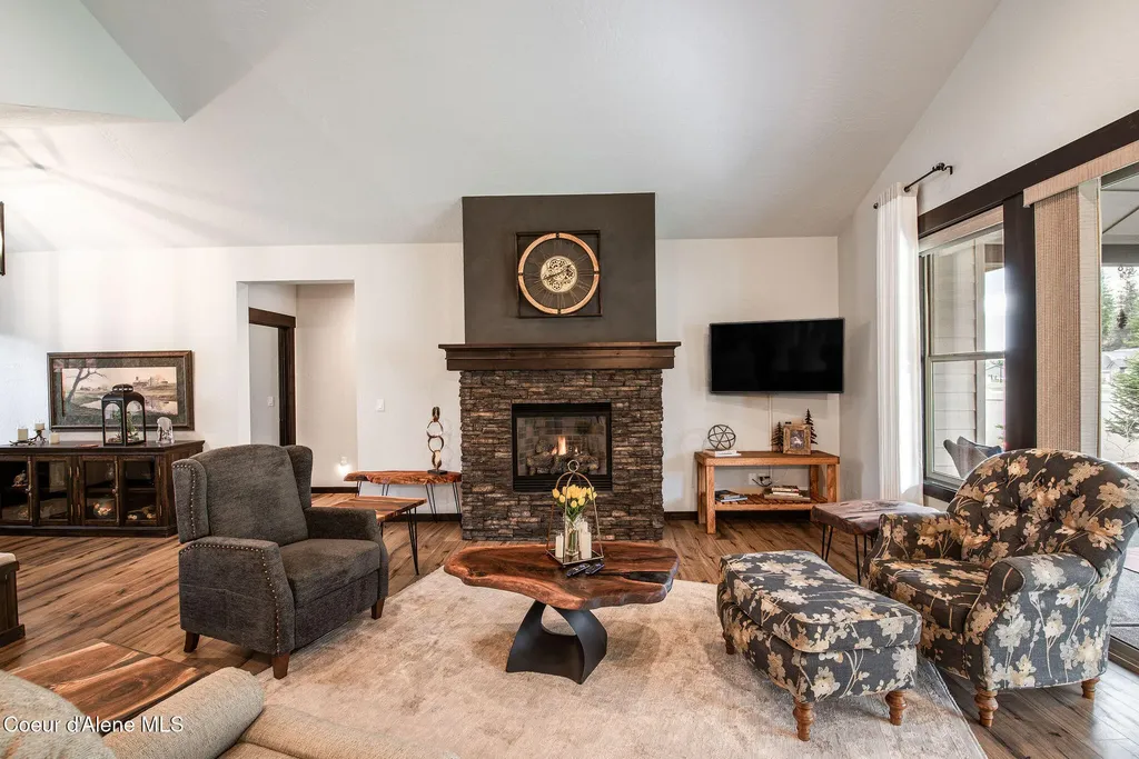 940 E Hurricane Drive Hayden ID 83835