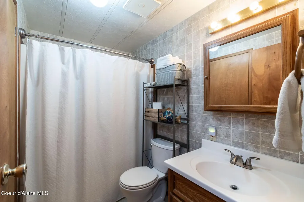 4882 W Highway 53 Rathdrum ID 83858