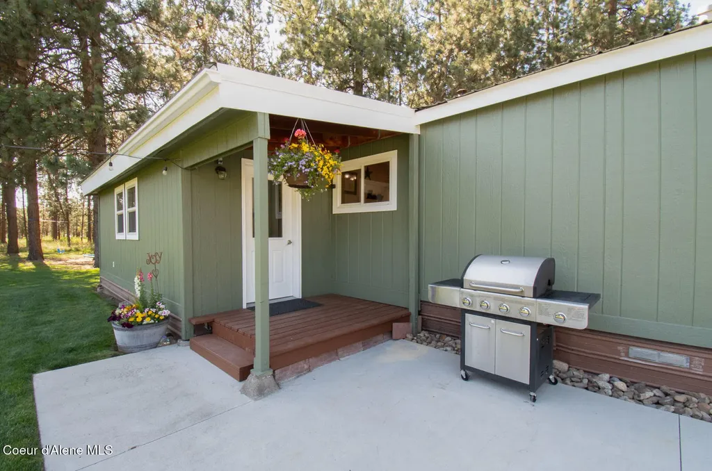 4882 W Highway 53 Rathdrum ID 83858