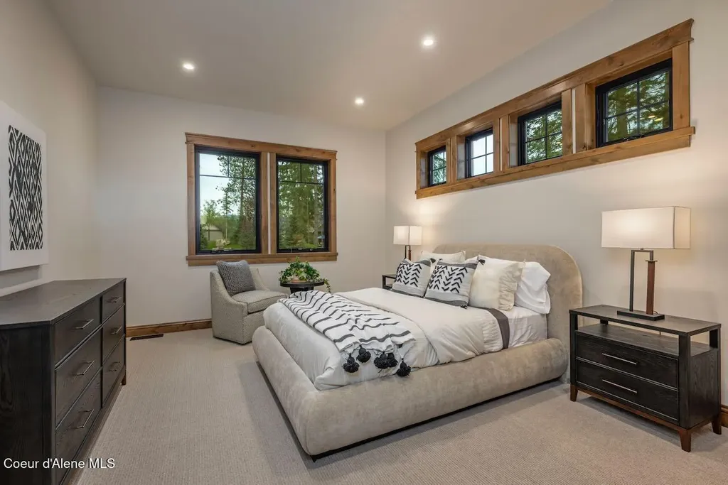L4B1 N Mountain View Road Rathdrum ID 83858