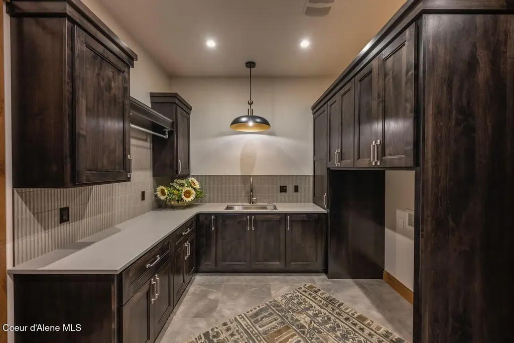 L4B1 N Mountain View Road Rathdrum ID 83858