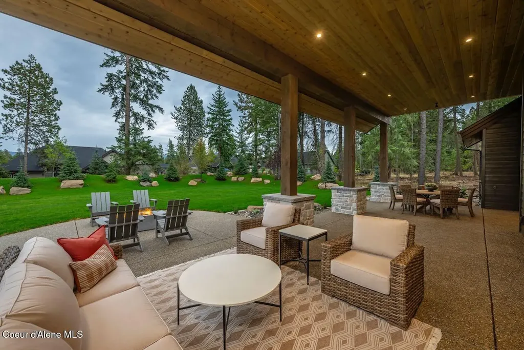 L4B1 N Mountain View Road Rathdrum ID 83858