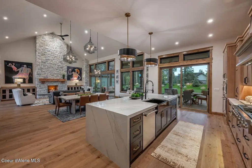 L4B1 N Mountain View Road Rathdrum ID 83858