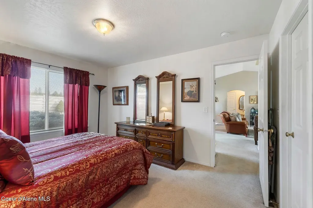 5377 E Steamboat Bend Post Falls ID 83854