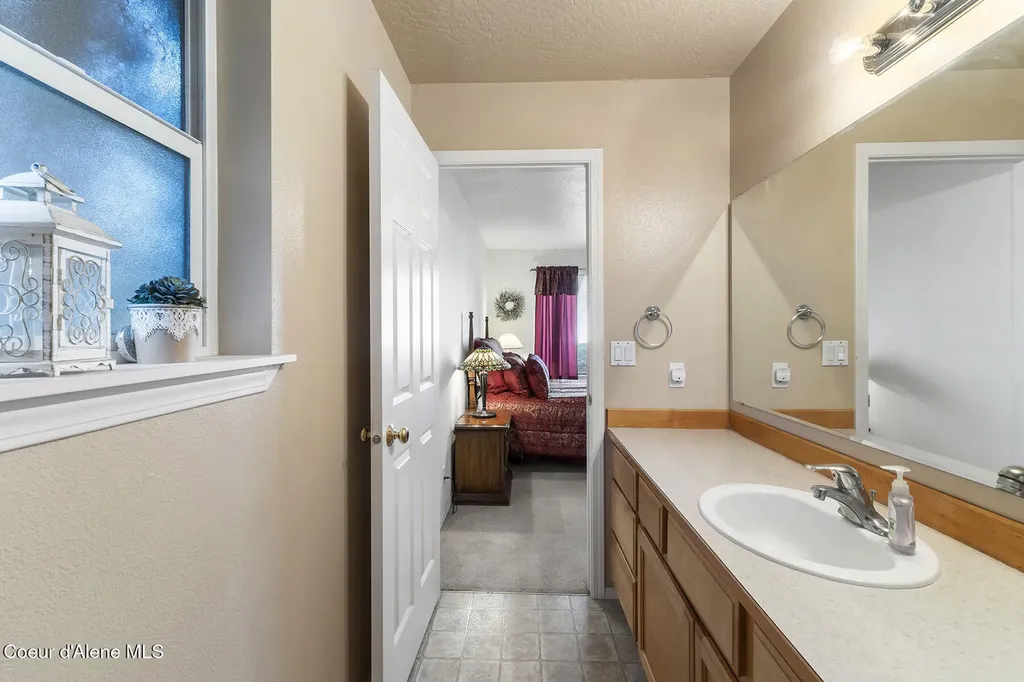 5377 E Steamboat Bend Post Falls ID 83854