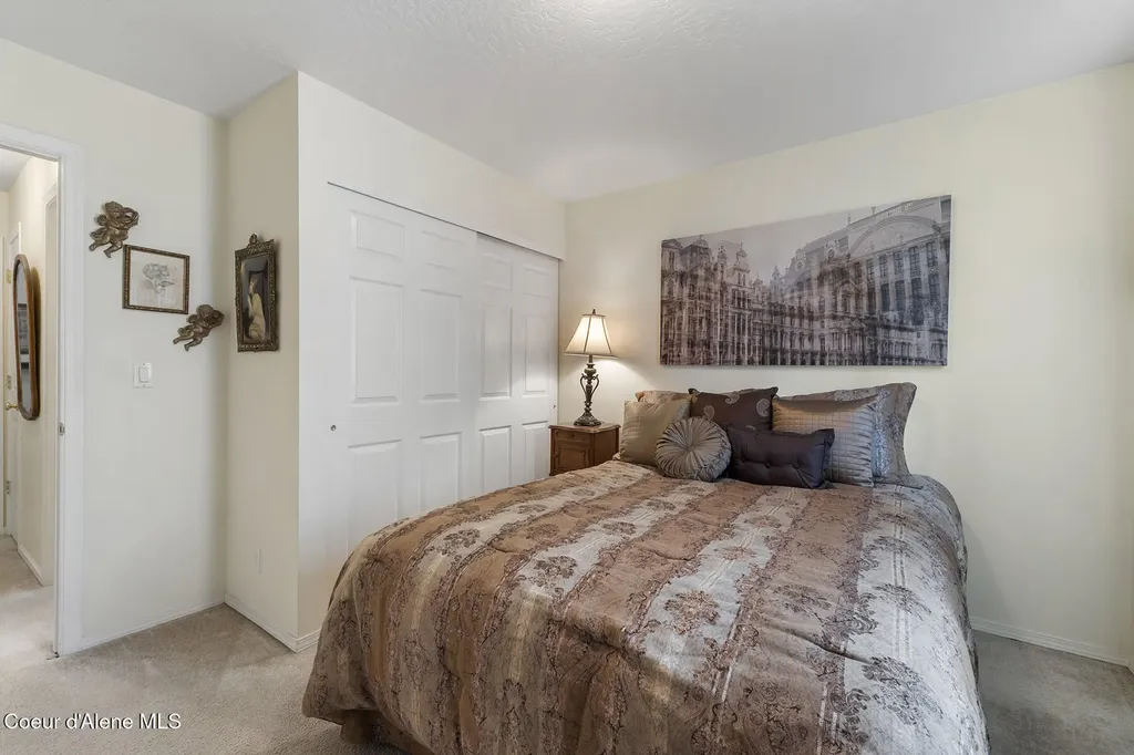5377 E Steamboat Bend Post Falls ID 83854