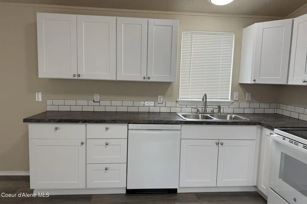 10734 N Benoit Street Hayden ID 83835