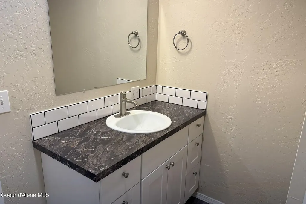 10734 N Benoit Street Hayden ID 83835
